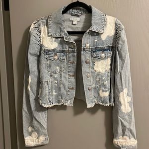 Forever 21 size medium bleach washed jean jacket never worn